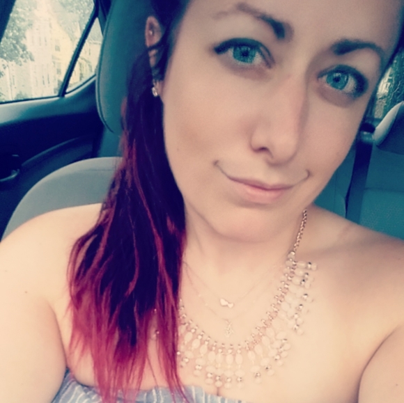 Meet your Posher, Kim - Picture 2 of 4